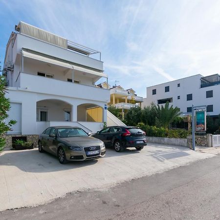 Apartments By The Sea Mandre, Pag - 4093 Kolan Exterior photo