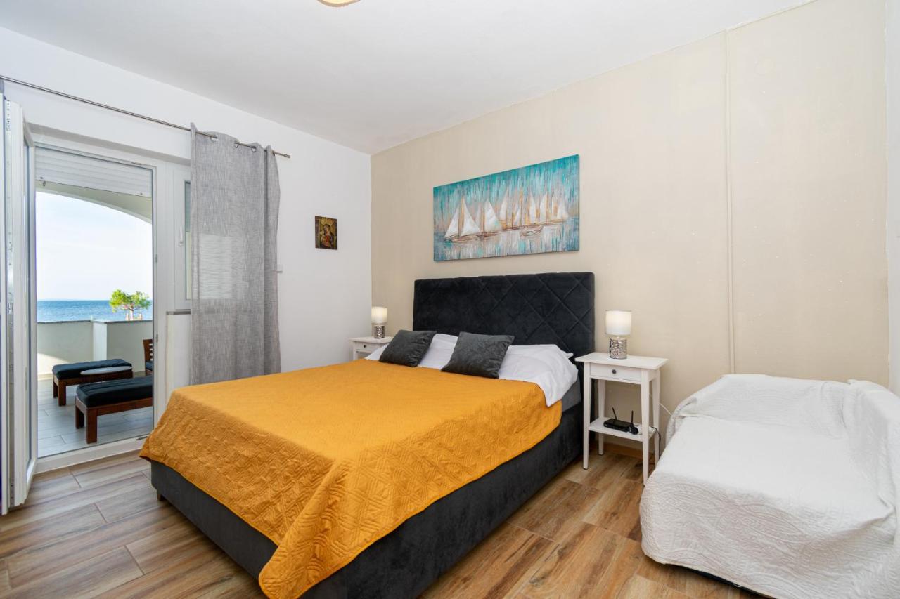Apartments By The Sea Mandre, Pag - 4093 Kolan Exterior photo