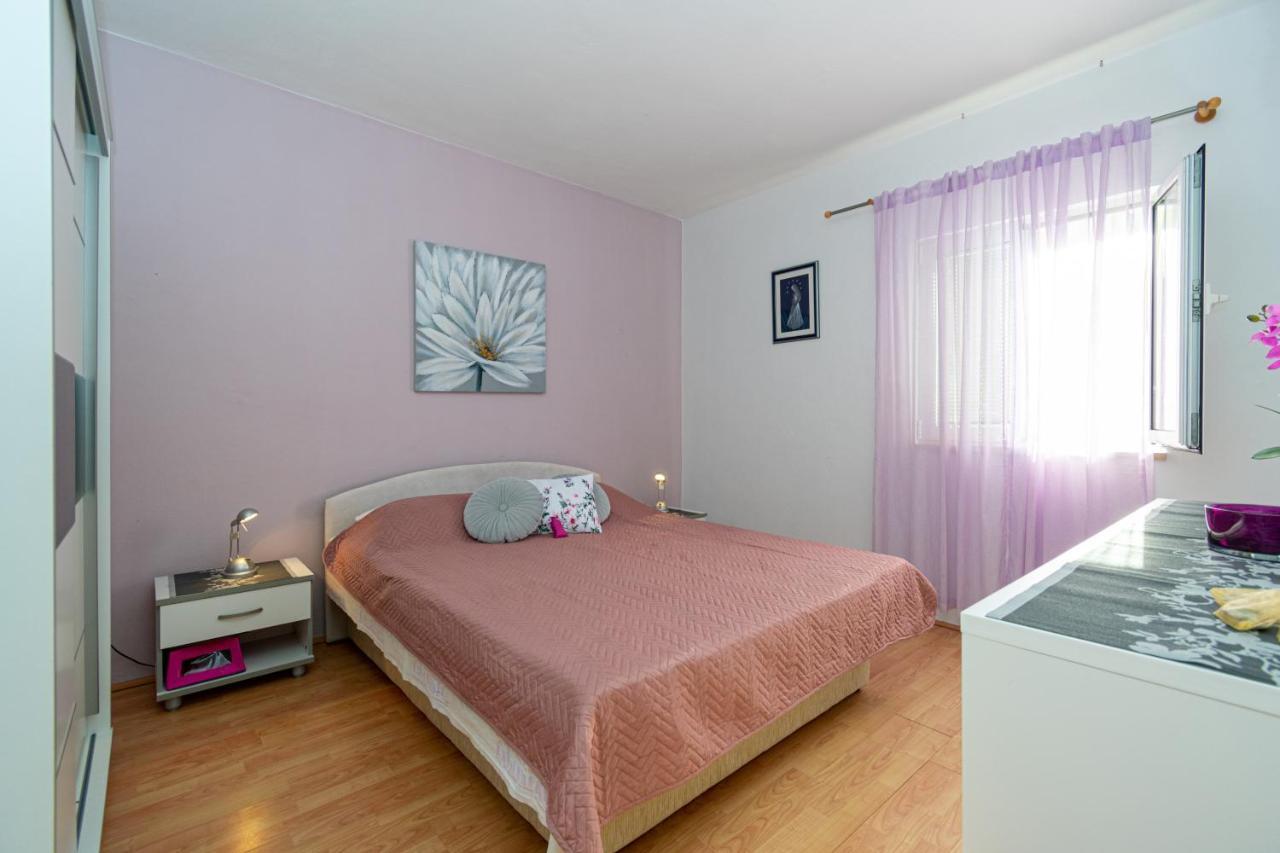 Apartments By The Sea Mandre, Pag - 4093 Kolan Exterior photo