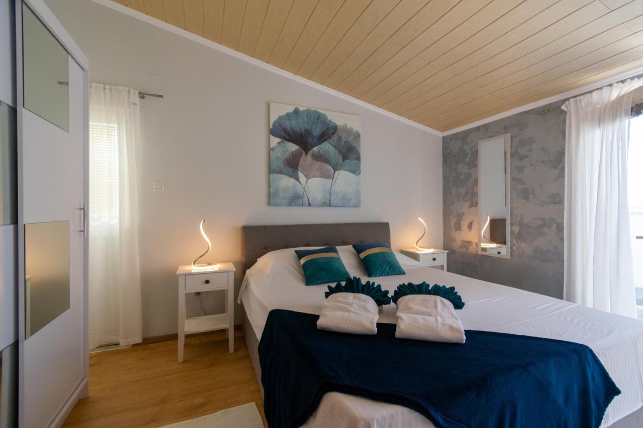 Apartments By The Sea Mandre, Pag - 4093 Kolan Exterior photo