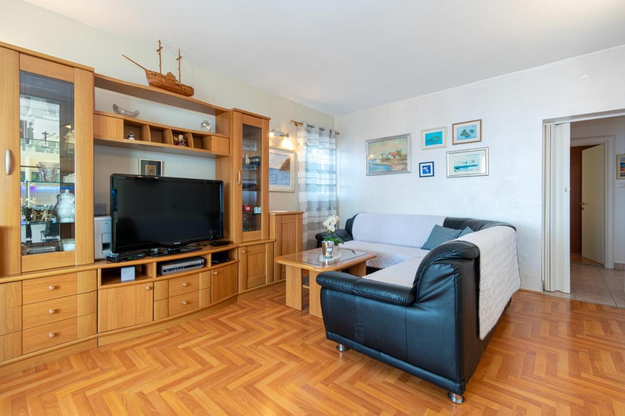 Apartments By The Sea Mandre, Pag - 4093 Kolan Exterior photo