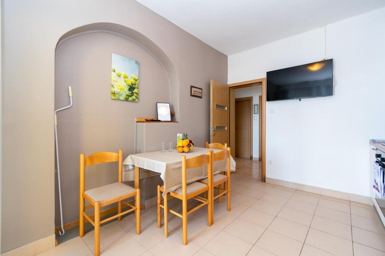 Apartments By The Sea Mandre, Pag - 4093 Kolan Exterior photo