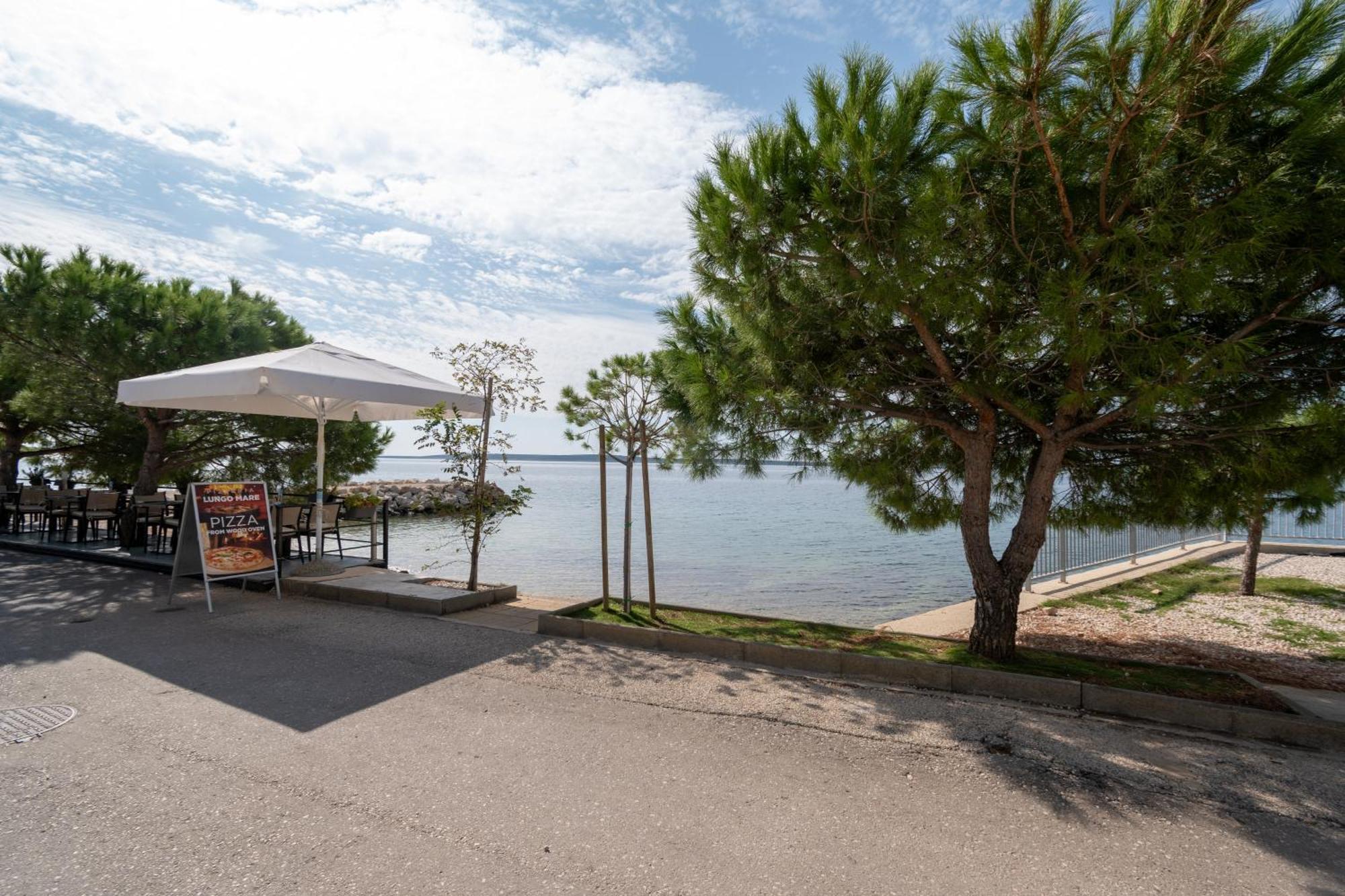 Apartments By The Sea Mandre, Pag - 4093 Kolan Exterior photo
