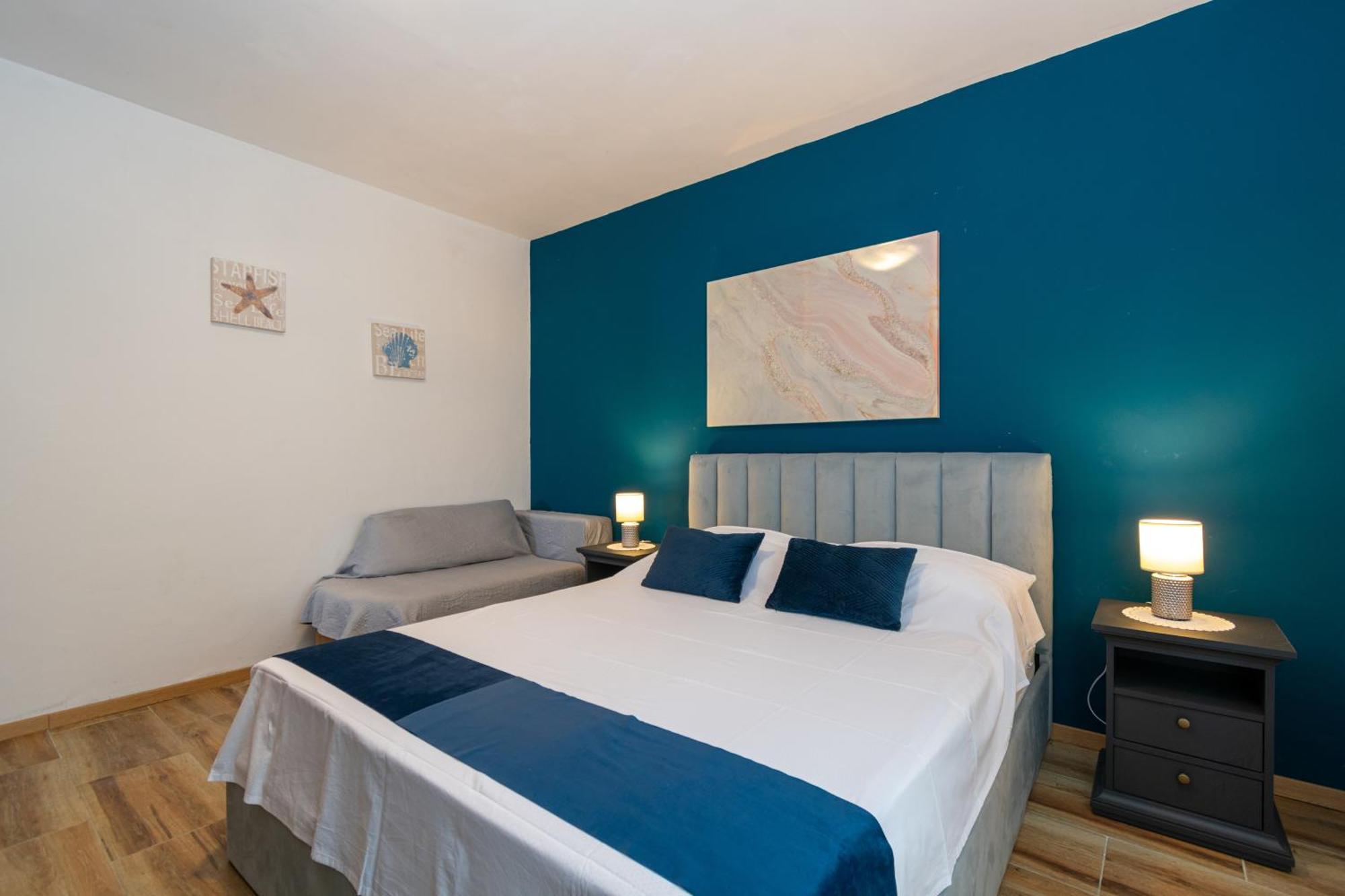 Apartments By The Sea Mandre, Pag - 4093 Kolan Room photo